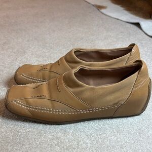 🥦 Joan & David Tan Leather and fabric slip on Flats